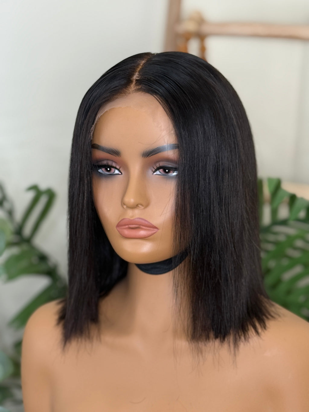100% Virgin Human Hair Bob Wig with Transparent HD Lace Front, Sleek Straight Shoulder-Length Style, Pre-Plucked Natural Hairline, Glueless Real Human Hair Wig in Natural Black for Women
