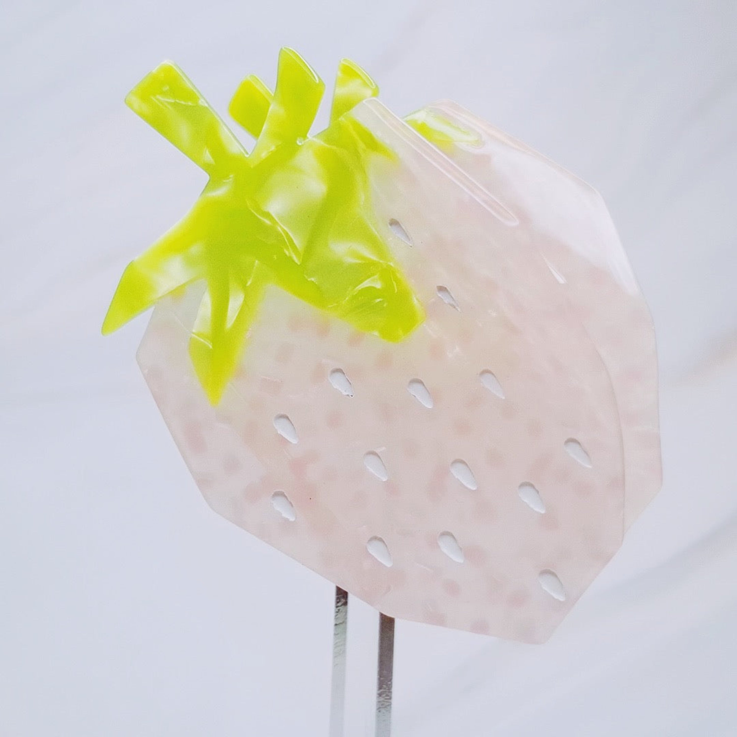 Fresh And Pretty Strawberry Hair Claw