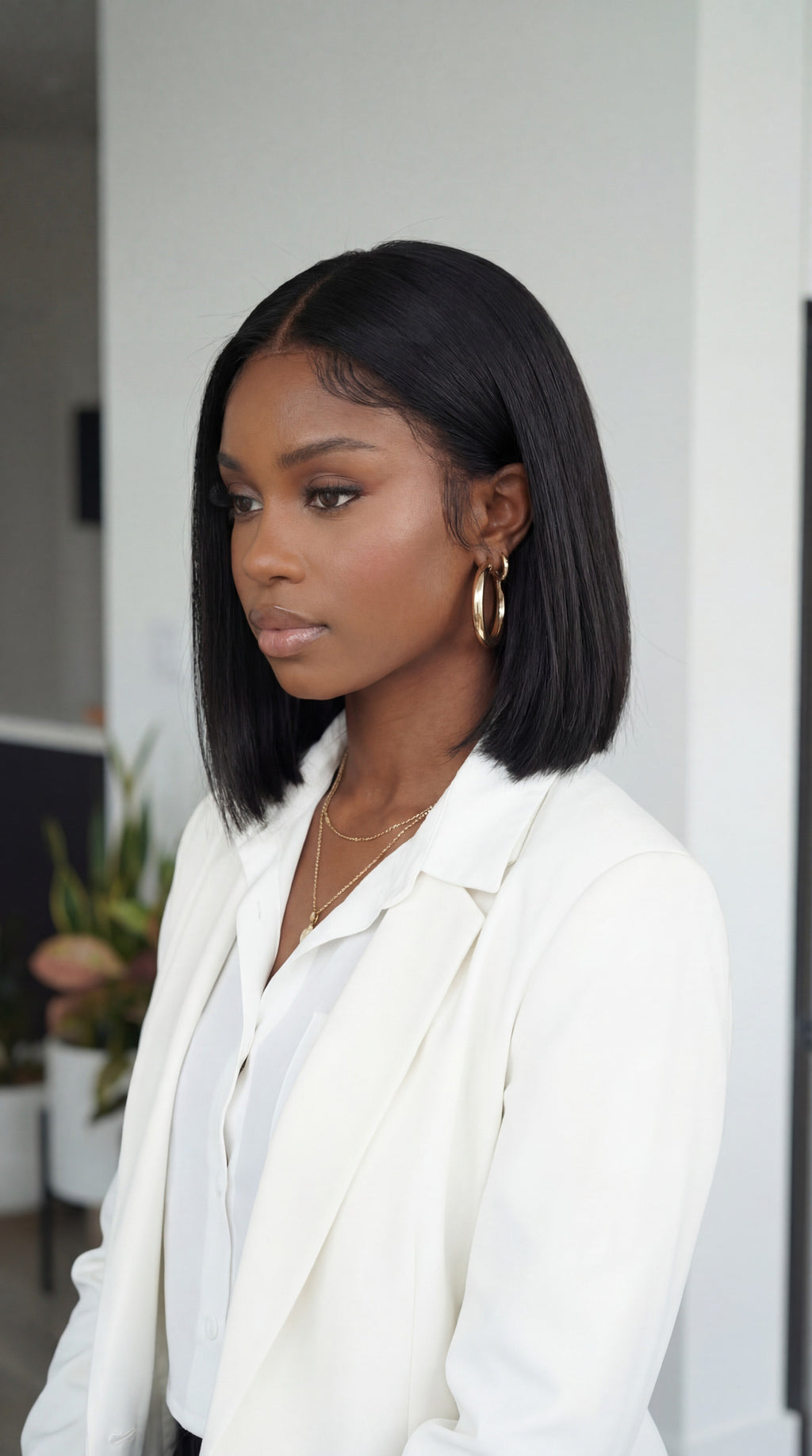 100% Virgin Human Hair Bob Wig with Transparent HD Lace Front, Sleek Straight Shoulder-Length Style, Pre-Plucked Natural Hairline, Glueless Real Human Hair Wig in Natural Black for Women
