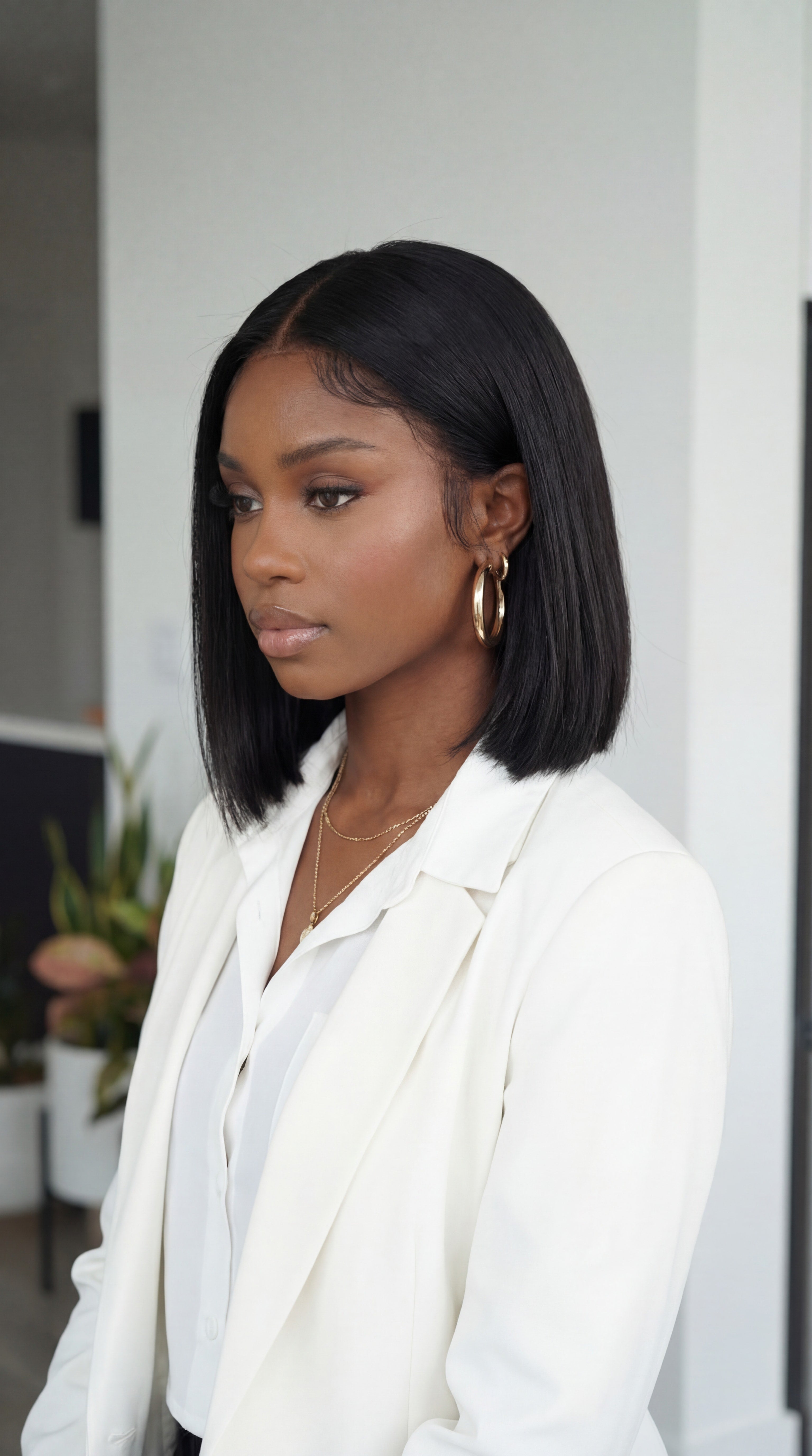 100% Virgin Human Hair Bob Wig with Transparent HD Lace Front, Sleek Straight Shoulder-Length Style, Pre-Plucked Natural Hairline, Glueless Real Human Hair Wig in Natural Black for Women